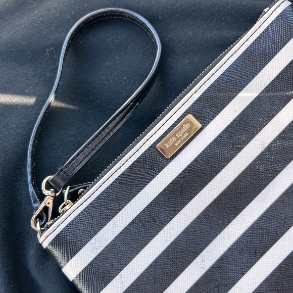 Kate Spade vintage Set! Cross body pebble purse with stripped wristlet. - Picture 12 of 16